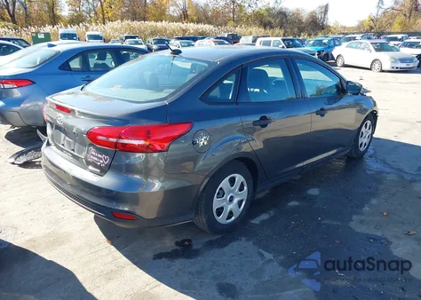 2015 Ford Focus S z USA, uszkodzony, nr VIN 1FADP3E28FL346027